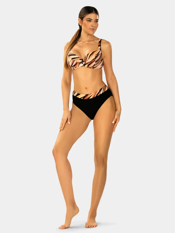 biustonosz-kapielowy-dla-puszystych-zwierzecy-wzor-fg04-903-modelka1.webp