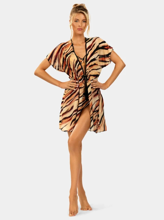 krotki-szlafrok-tunika-plazowa-animal-print-F218_903-modelka1.webp